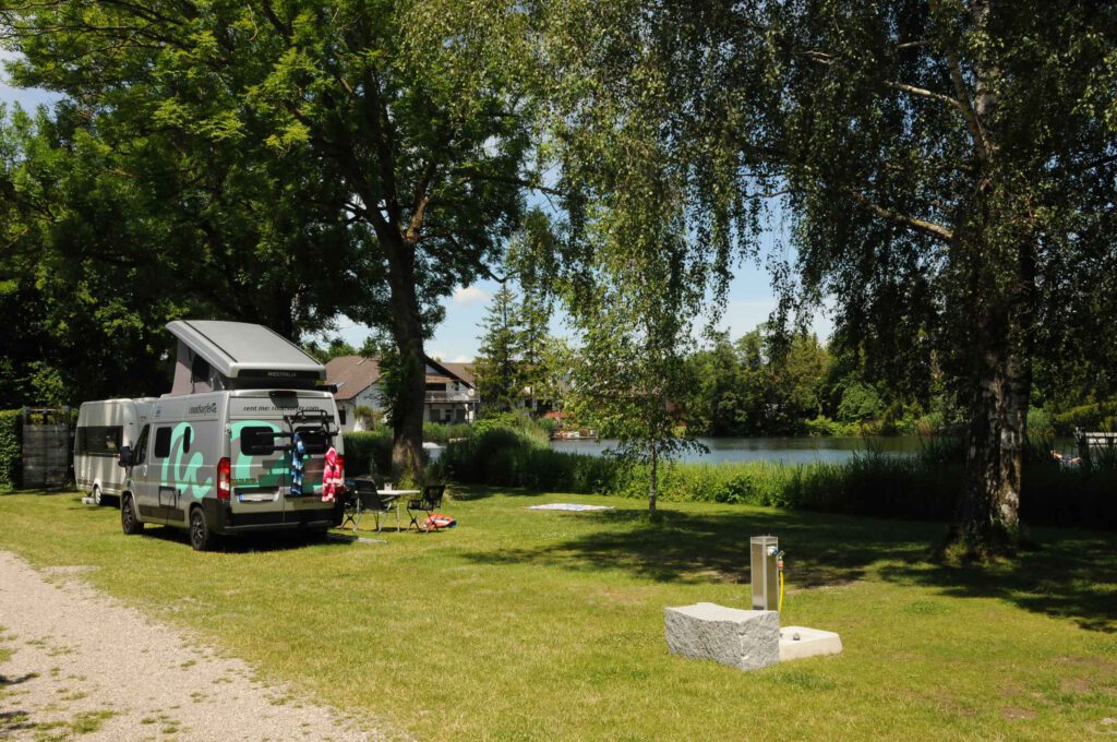 Lech-Camping-Augsburg-Campingplatz-Camper-See