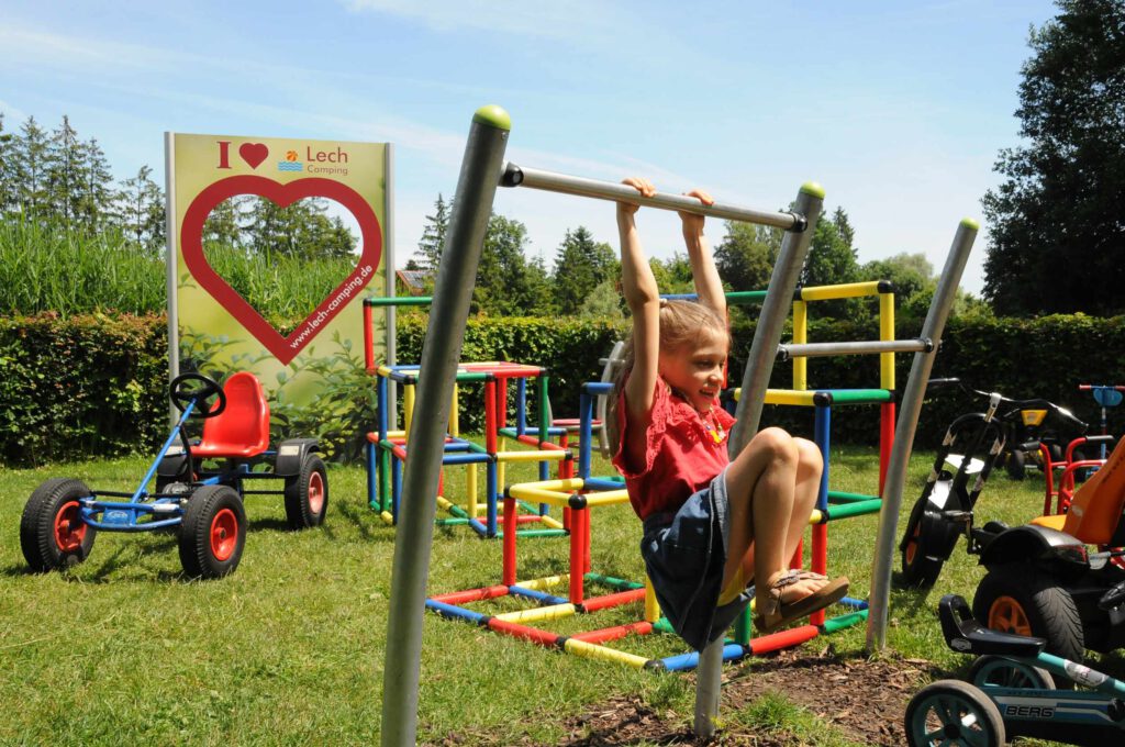 Lech-Camping-Augsburg-Campingplatz-Spielplatz-1