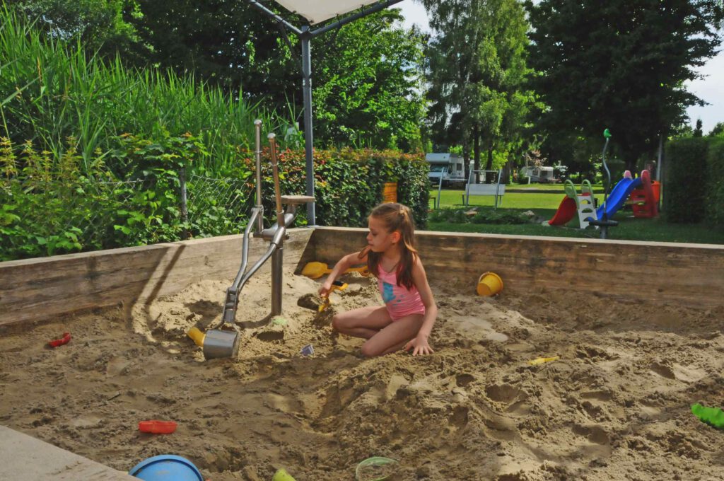 Lech-Camping-Augsburg-Campingplatz-Spielplatz